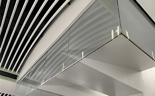 昆玉玻璃挡烟垂壁