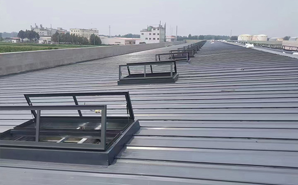 某中学室内体育馆昆玉排烟窗改造项目