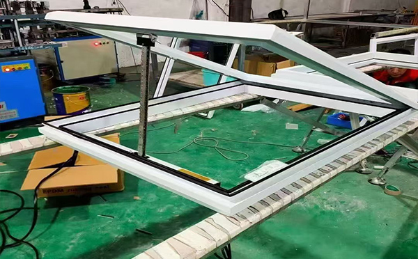 某地下车库出入口昆玉排烟窗配置工程