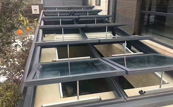 某轨道交通车辆维修车间昆玉排烟窗应用